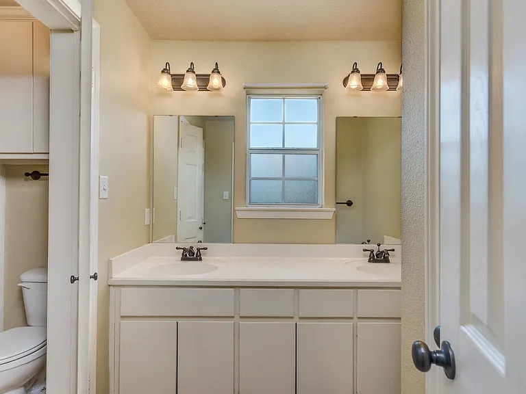 3719 Holick Ln — Photo 11