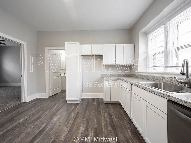 538 W 29th St #B — Photo 32