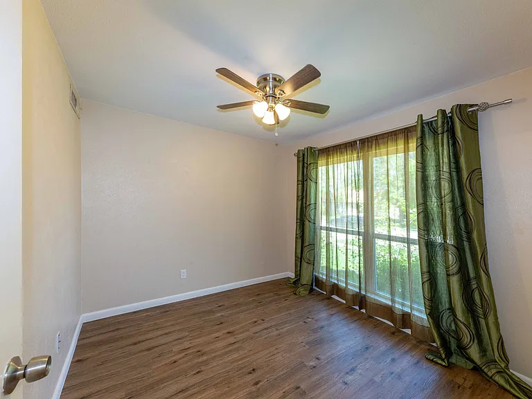 4603 Chapman St — Photo 15