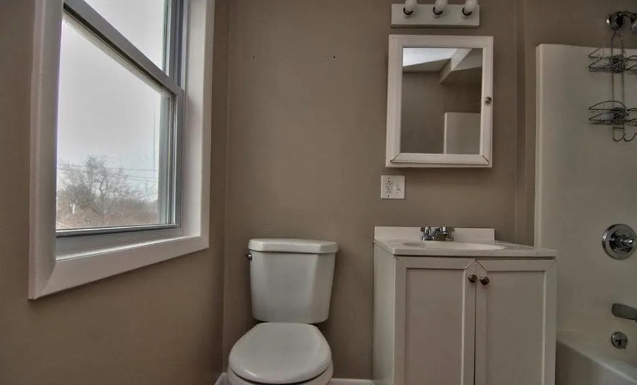 2 bed, 700 sqft, $1,100 — Photo 4