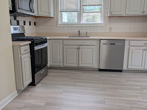 5th image of 26 Caldwell Ave APT 2