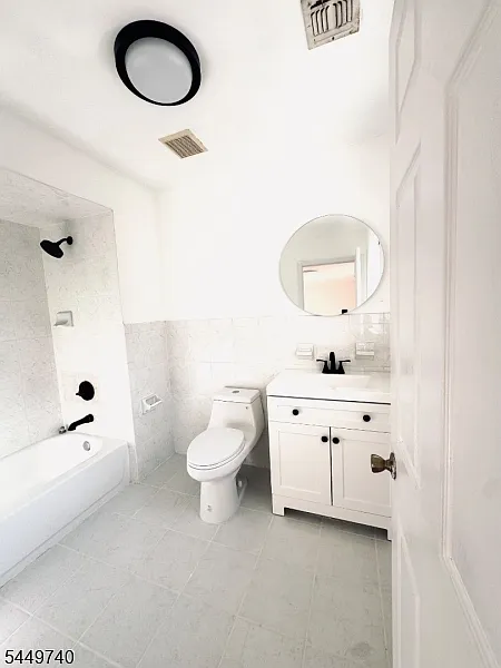3 bed, 2.0 bath, $2,400 — Photo 3