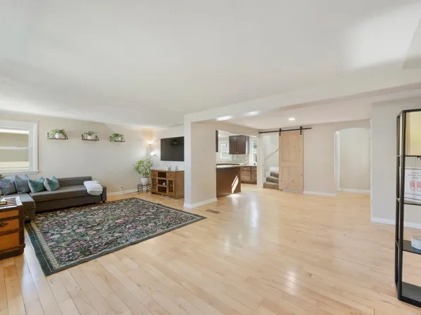 208 5th Ave SE, Osseo, MN 55369