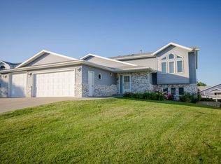 918 Mouton Ave, Bismarck, ND 58503