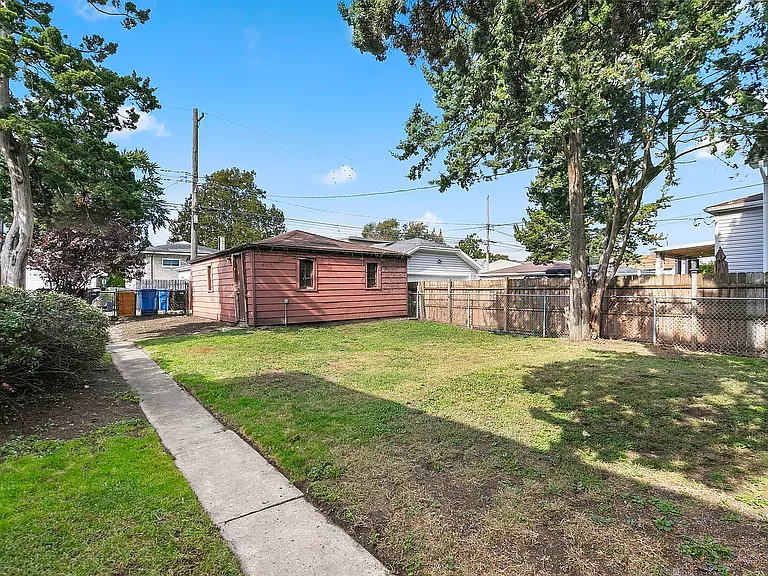 2930 N New England Ave — Photo 21