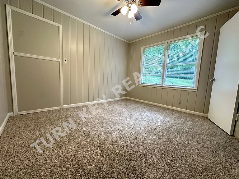 2228 5th St NE — Photo 11