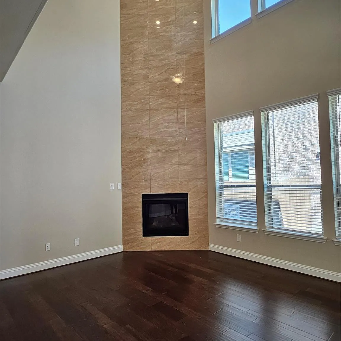 4 bed, 3.5 bath, 3277 sqft, $3,650 — Photo 2