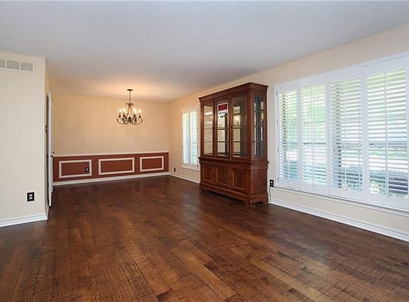 5th image of 1327 Glen Cove Dr