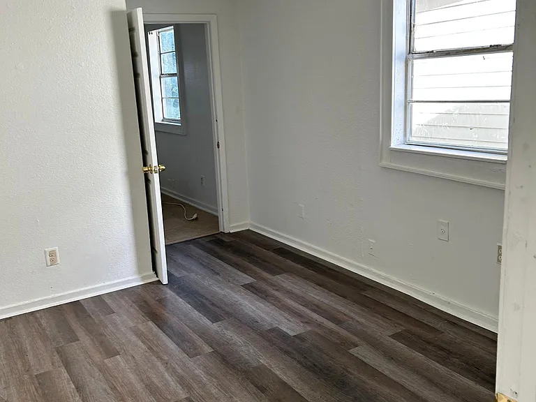 2455 N Robertson St — Photo 15