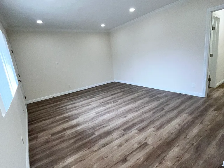 353 W Alameda Ave #D — Photo 11