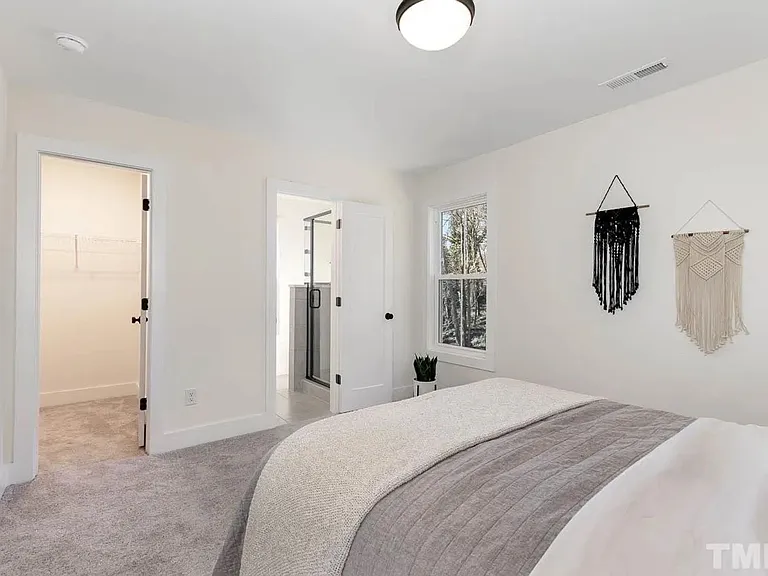 1420 Maplewood Dr #B — Photo 26