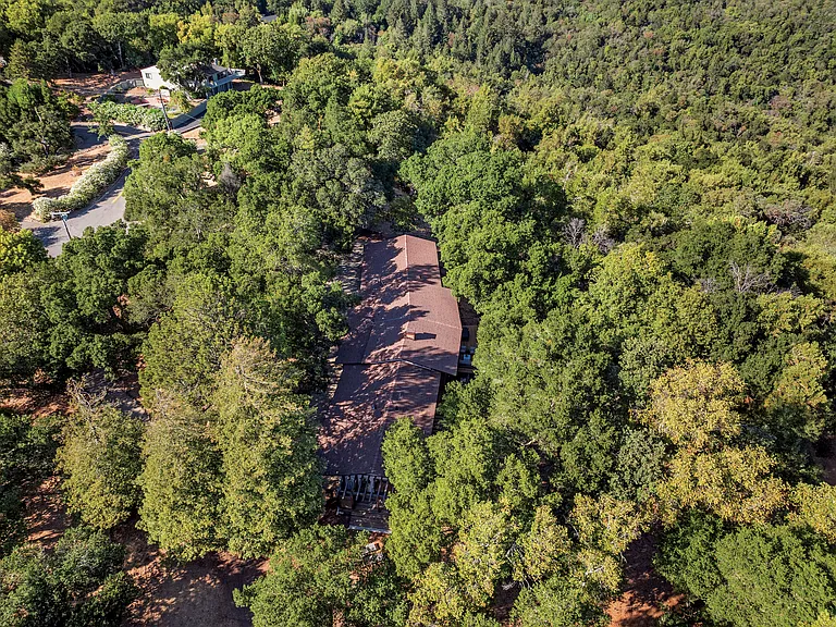 18492 White Oak Dr — Photo 20