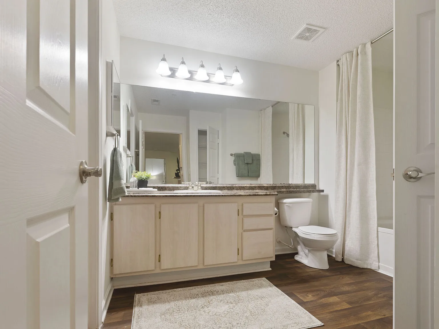Hollis 7601 — Photo 3