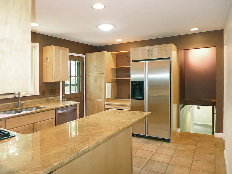 346 Wesley Dr — Photo 8