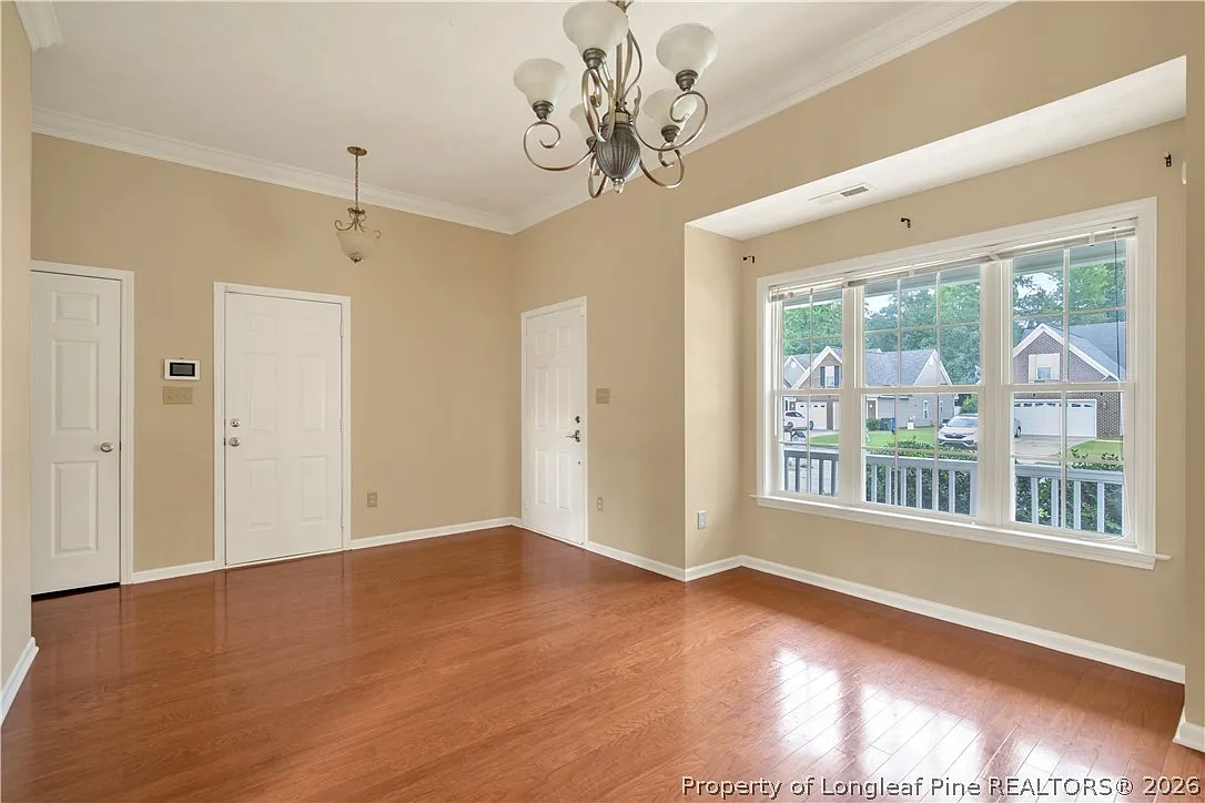 3 bed, 2.0 bath, 1968 sqft, $2,600 — Photo 4