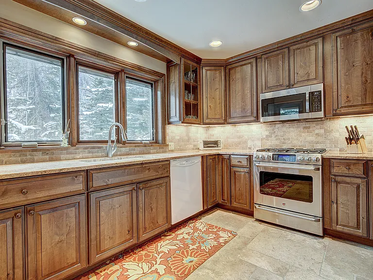 4230 Spruce Way — Photo 33