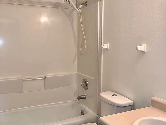 5th image of 1310 E Kilbourn Ave APT 1