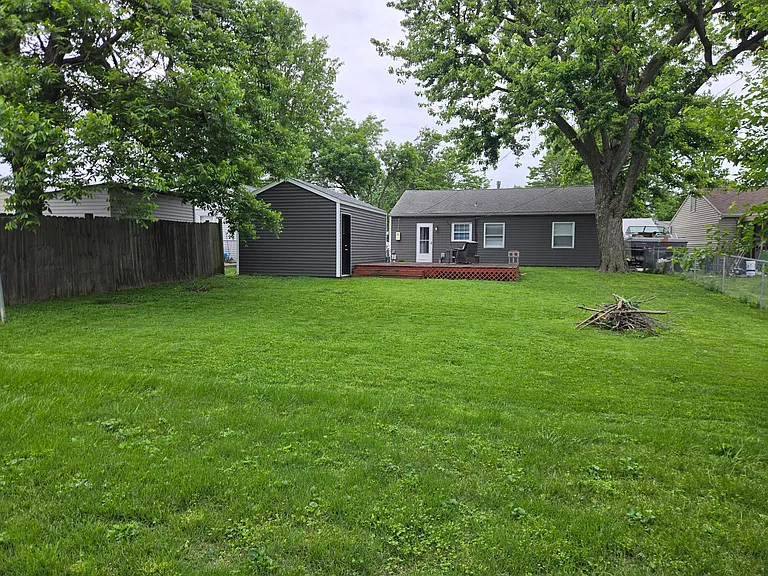 1819 Highland Dr N — Photo 4