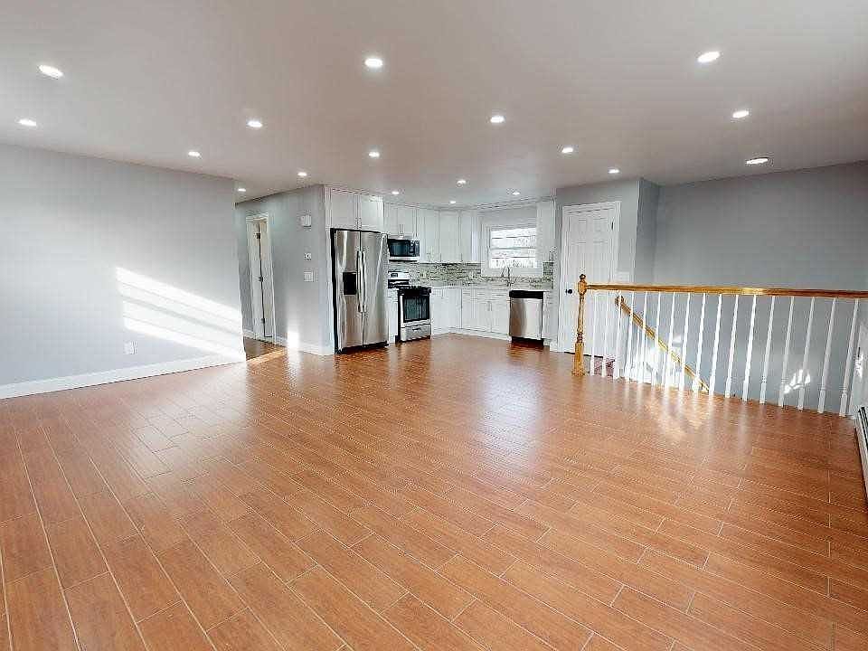 1st image of 201 Wright St