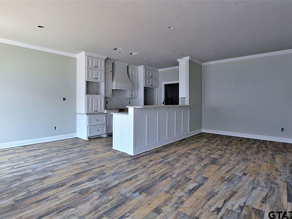 5th image of 816 Lindsey Ln
