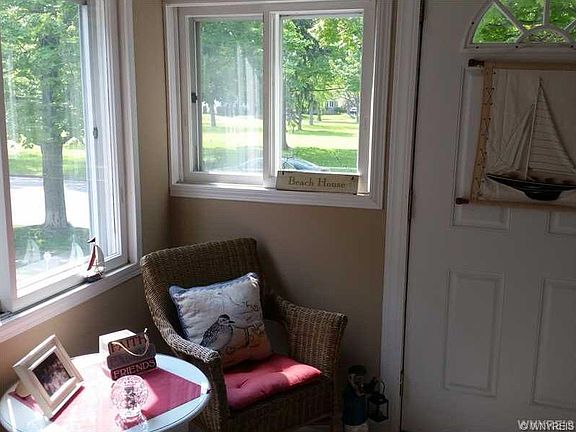 3rd image of 23 Elmwood Park S