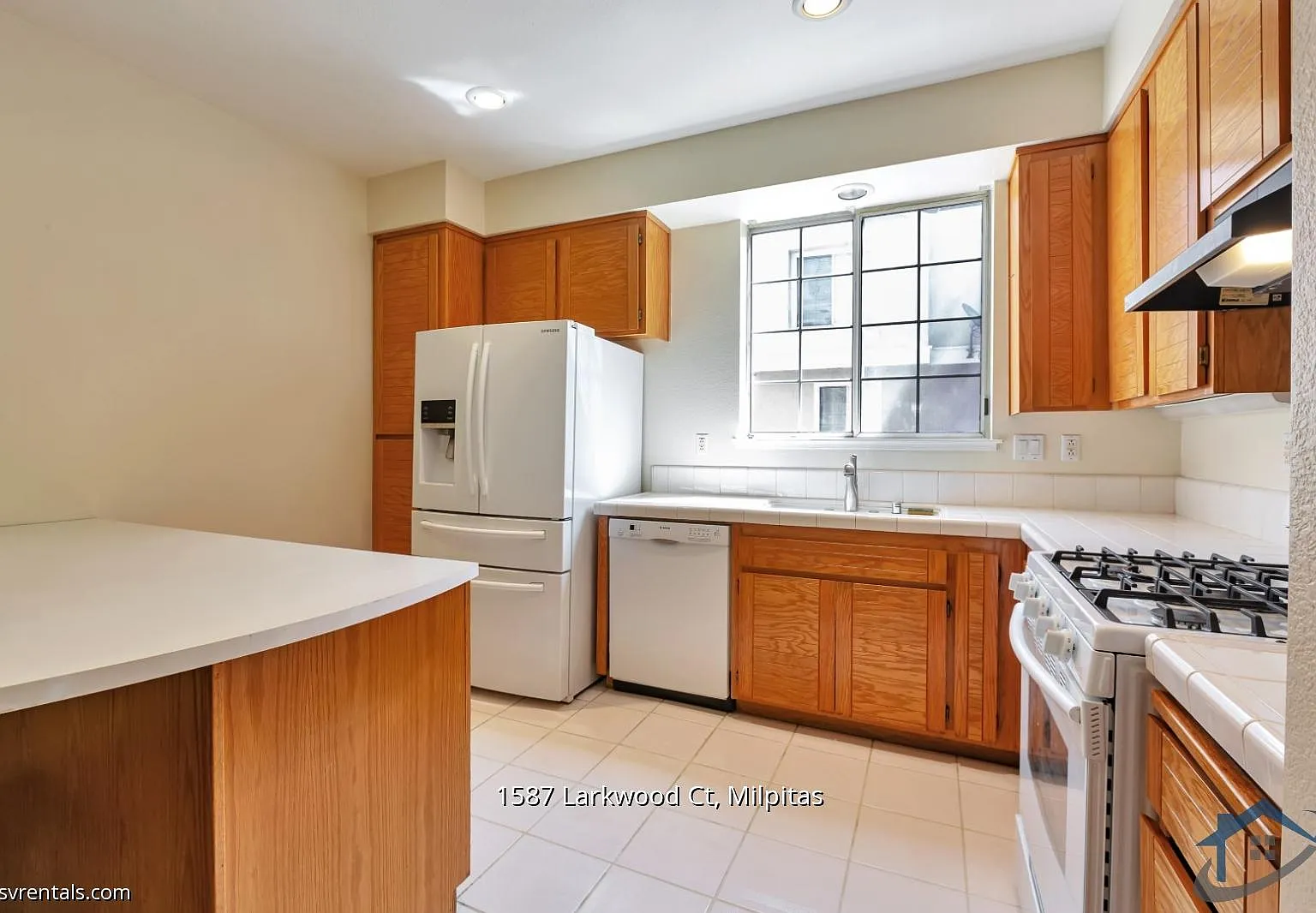 3 bed, 2.5 bath, 1547 sqft, $4,000 — Photo 3