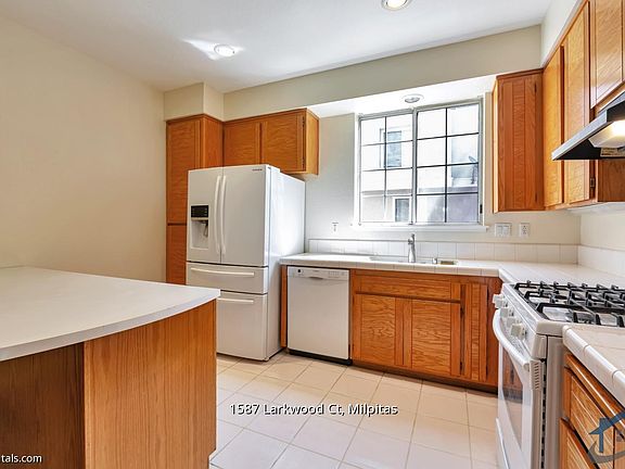 2nd image of 1587 Larkwood Ct