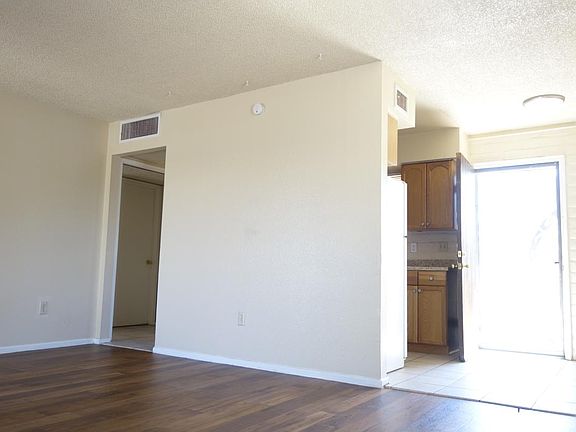 4th image of 3409-3429 E Monte Vista Drive Pkcr #3423