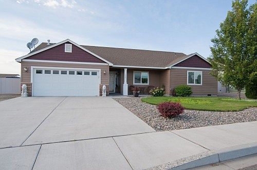 3rd image of 8207 Snoqualmie Dr
