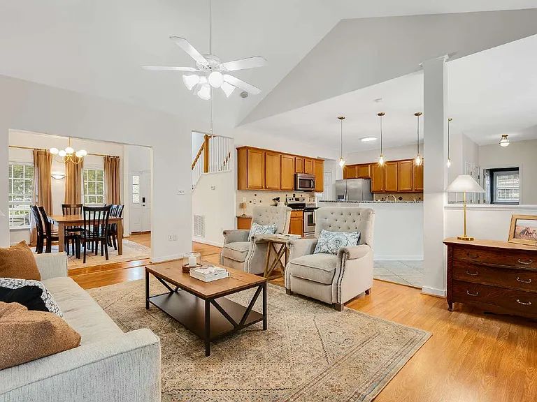 607 Green Garden Cir — Photo 9