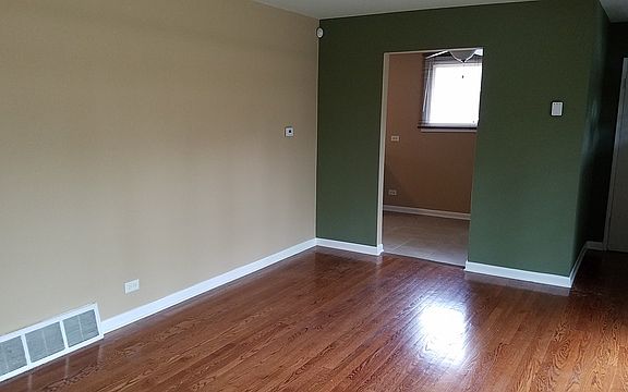 4th image of 370 Sherry Ln