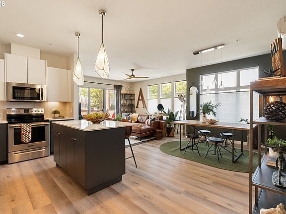 5th image of 425 NE Bryant St #104