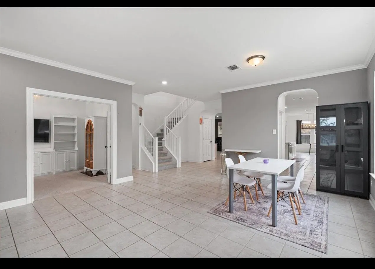 5 bed, 3.5 bath, 4058 sqft, $3,600 — Photo 3