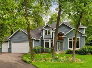 1085 Holly Ln, Chanhassen, MN 55317