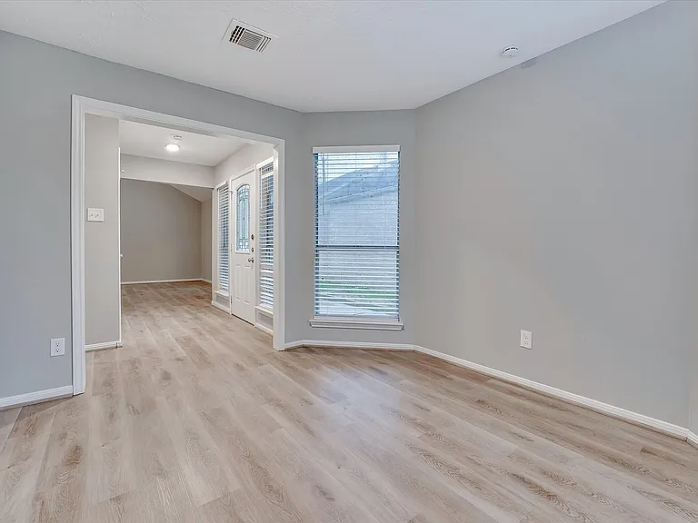 9407 Stockwell Dr — Photo 8