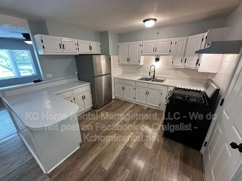 3 bed, 1.0 bath, 960 sqft, $1,350 — Photo 3