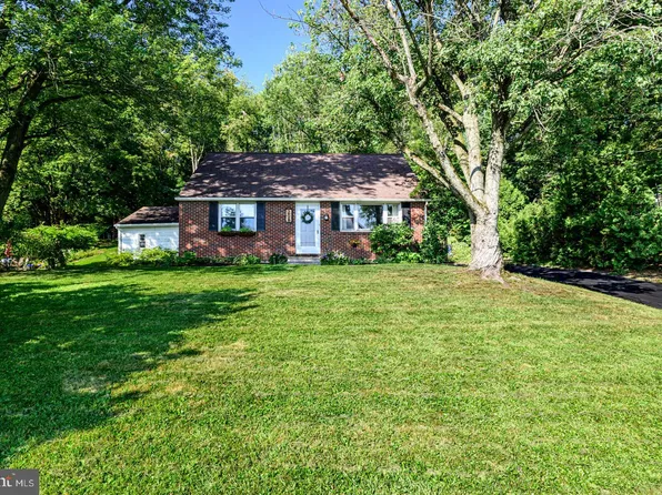 208 Oak St, Bechtelsville, PA 19505