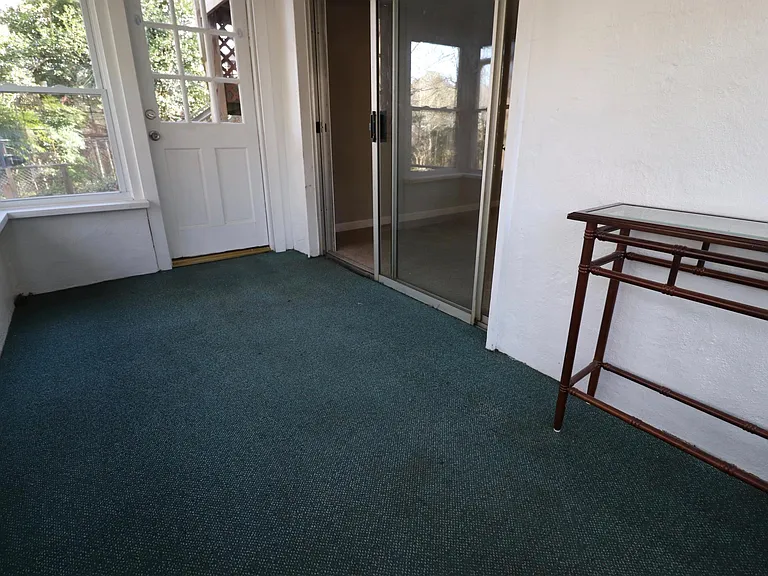 Entering the Sun Room, looking at the entrance to the Living room and entrance to Patio.