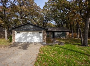 724 Lake Crest Pkwy, Azle, TX 76020