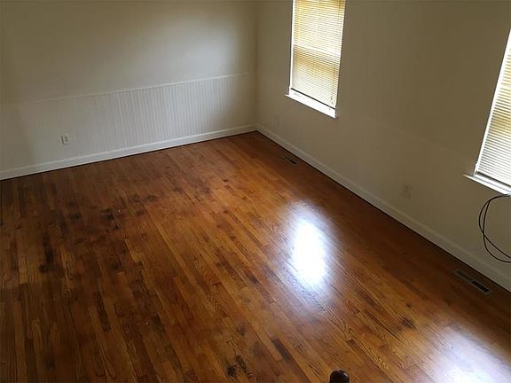 3rd image of 21 Roberta Ct