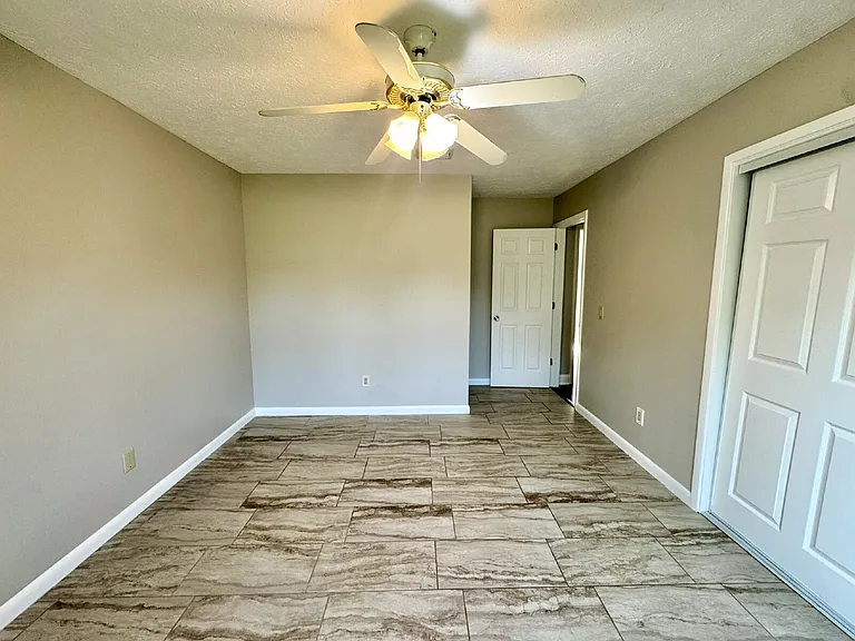 130 Derby Woods Dr — Photo 10