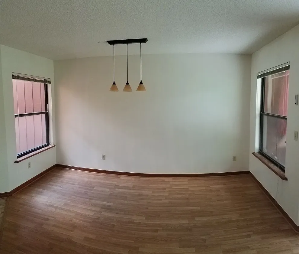 2701 NE 10TH ST — Photo 3