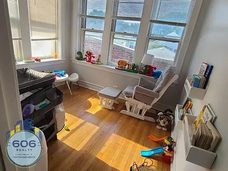 Jumbo 3 bed 2 bath in Jefferson Park! — Photo 14