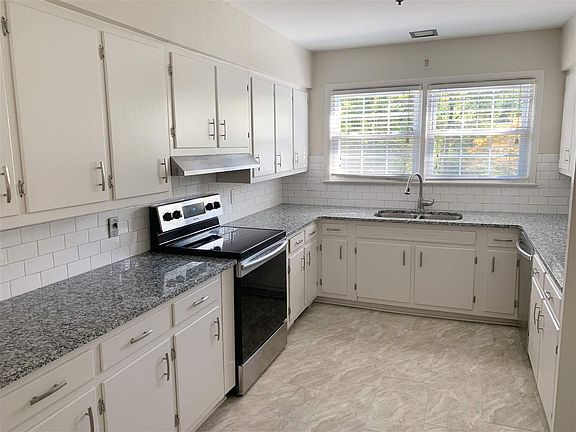 5th image of 415 Forest Ave