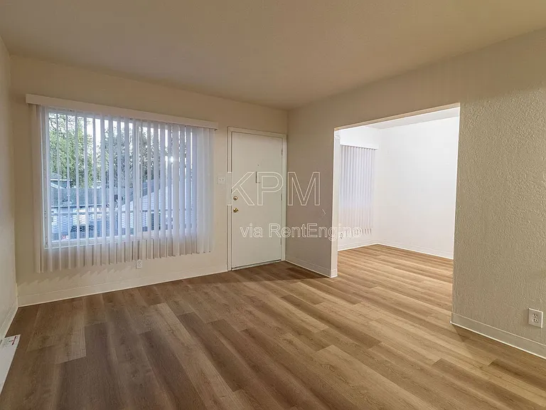 3814 N California St #6 — Photo 3