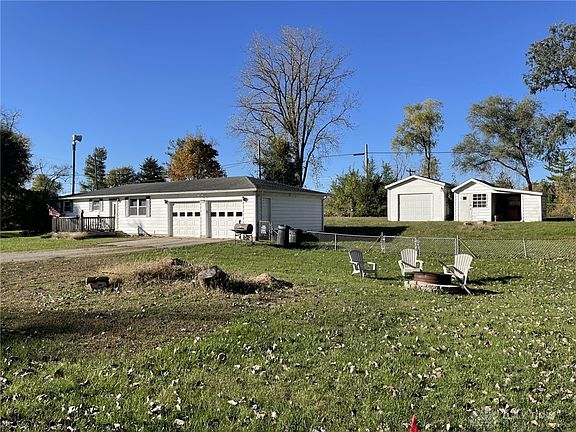2nd image of 3619 S Creek Dr