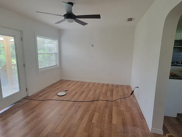 832 White Ln #4 — Photo 4