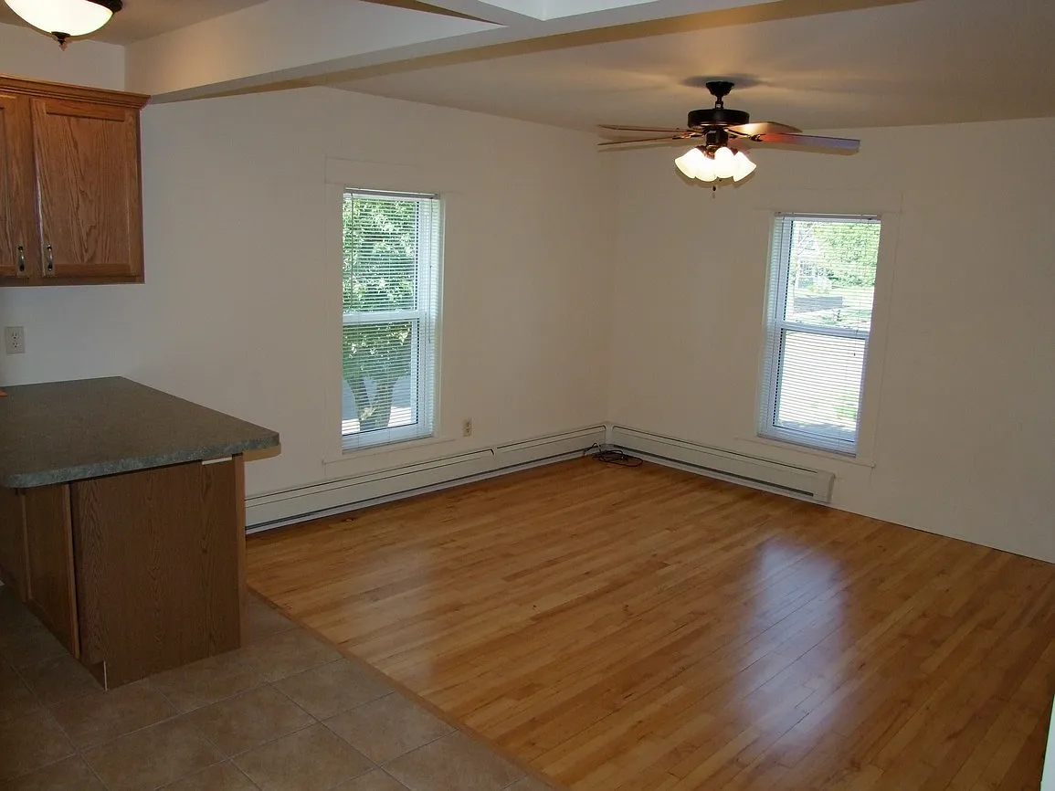 4 bed, 1.5 bath, 1494 sqft, $1,940 — Photo 4