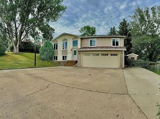 2508 Bel Air Ct, Minot, ND 58703