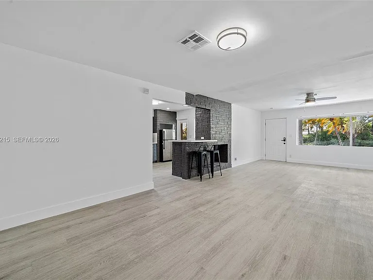 230 NE 2nd Pl — Photo 10